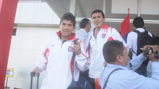 Diego Rivero (i) y Rolando Ribera, integrantes de la plantilla estudiantil que ayer retorn de Chile, luego de clasificar a la segunda fase de la Sudamericana.