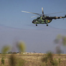 GUERRA. Helicptero del Ejrcito regular.