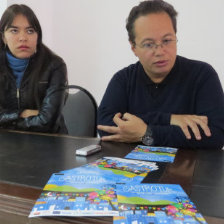 LANZAMIENTO. La representante del Centro Orgenes y el coordinador de CAINCO, ayer.