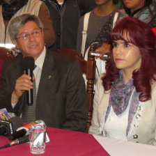 PRESENTACIN. Jaime Barrn, candidato al rectorado de San Francisco Xavier, junto a Yamile Hayes, candidata al virrectorado.