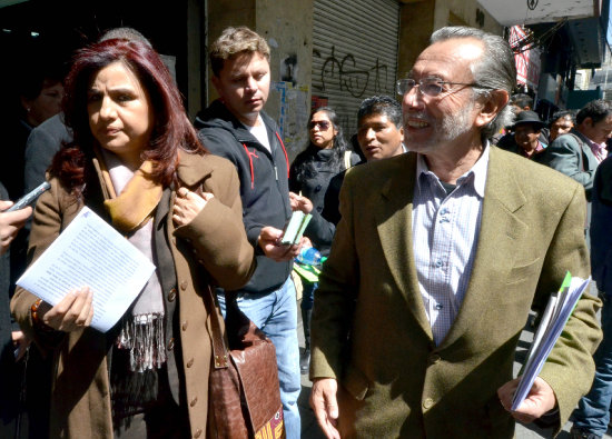 DENUNCIA. El candidato presidencial del MSM llega al Ministerio Pblico.