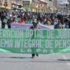 PEDIDO. Los jubilados que se movilizaron en la ciudad de La Paz.