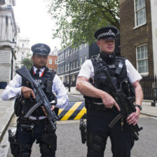 ADVERTENCIA. Policas patrullan Londres.