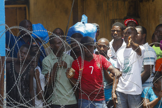 CUARENTENA. Habitantes de Liberia protestan por las restricciones aplicadas en su pas.