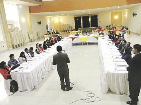 ENCUENTRO. En Cochabamba se reunieron universitarios, periodistas y autoridades judiciales.