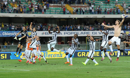 Los jugadores del Juventus celebran su victoria sobre Chievo Verona.