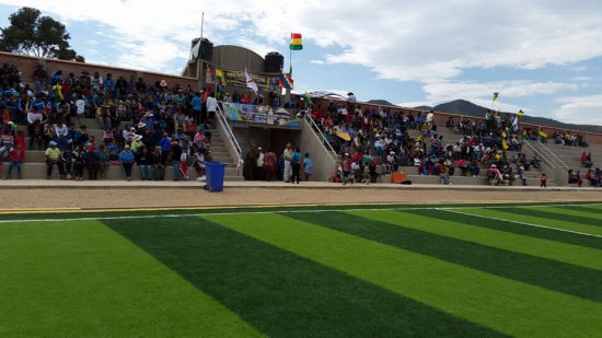 Los hinchas de Alcal poblaron las graderas del estadio para presenciar el duelo por la Primera A.