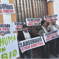 PROTESTA. Militantes y candidatos del MSM en las puertas del Ministerio de Justicia