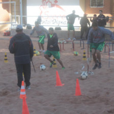 El plantel capitalino activ una las prcticas en las cancha de arena..