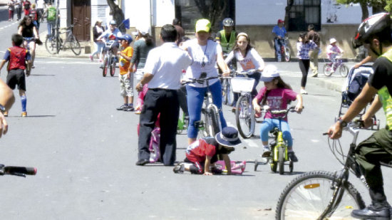 SUCRE. En el Da del Peatn, desde temprano las calles fueron tomadas por los nios, jvenes y adultos para pasar momentos de sana distraccin en familia.