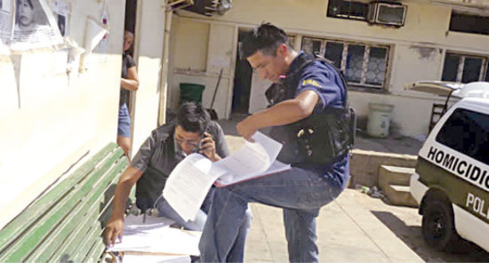 ASESINADA. El cuerpo lleg a la morgue.