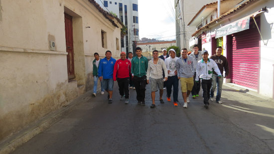 Los jugadores de la seleccin de Santa Cruz arribaron ayer, a Sucre, y aprovecharon el da para salir a pasear.