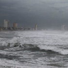 HURACN. El oleaje en la costa del Pacfico mexicano provoc desastres.