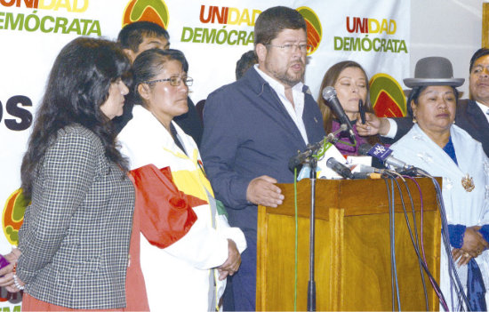 POSICIÓN. Doria Medina reiteró ayer que existe un riesgo de posible gasolinazo.