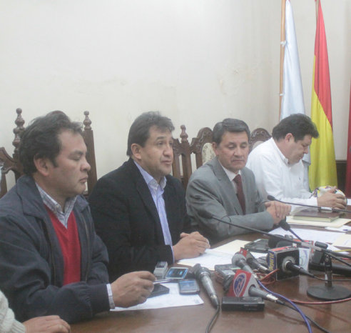 El directorio de la Liga pedirá a Jorge Decormis (2i) convocar a un Consejo Superior.