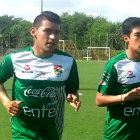 Ruddy Cardozo (i) y Leandro Maygua durante uno de los últimos entrenamientos de la Verde.