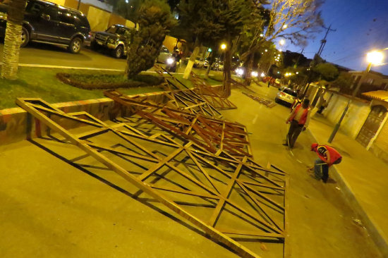 TRABAJO. La instalacin de las graderas en inmediaciones de la avenida Venezuela.