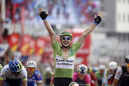 El alemn Degenkolb celebra tras vencer la decimosptima etapa.