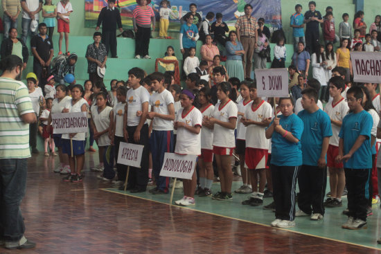 Nmeros musicales precedieron el acto inaugural de los I Juegos Deportivos Plurinacionales de Educacin Especial, ayer, en el coliseo del Psicopedaggico.