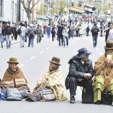 PROTESTAS. Los jubilados volvieron a marchar ayer, en La Paz, por cuarto da consecutivo.