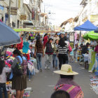 ATENCIN. Los comerciantes en la calle perjudican el transoprte en motorizados.