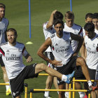 Los jugadores del Real Madrid en el entrenamientos de ayer.