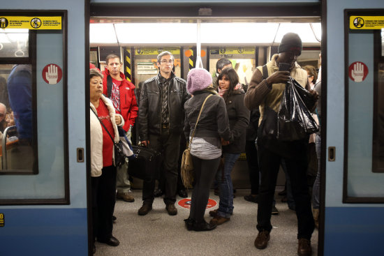 ALARMA. Los ataques en el Metro chileno desataron una ola de alarma ciudadana.