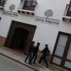 OFICINAS. Nacional Vida atiende en la Calle Bustillos N 154 (frente al Club de la Unin).