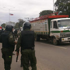 Conflicto. Policas despejan vas cruceas.