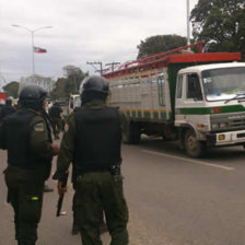 Conflicto. Policas despejan vas cruceas.