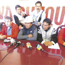 DIRIGENTE. El presidente en ejercicio de CODEINCA, Freddy Montero (d), en una aparicin reciente.