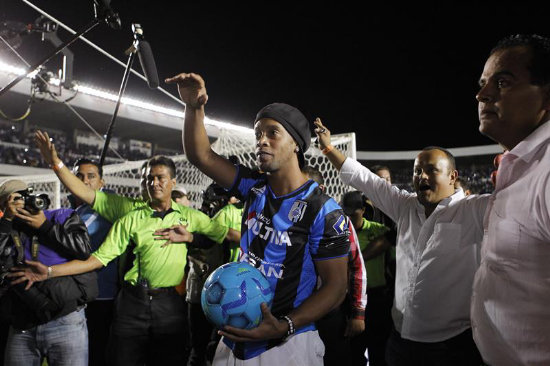 Un poltico mexicano llam simio al brasileo Ronaldinho.