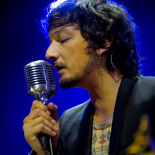 ZO. El vocalista de la banda, Len Larregui.