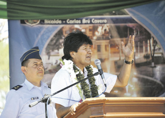 CANDIDATO. El presidente Evo Morales protesta contra el informe de EEUU en un acto en Tarija.