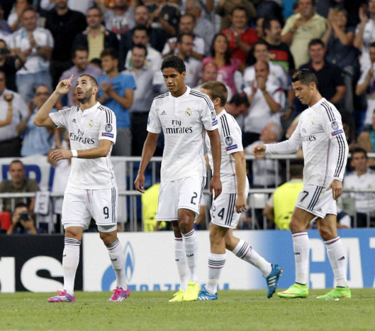 Una de las seis celebraciones del cuadro merengue del Real Madrid, ayer, en el estadio Santiago Bernabu.