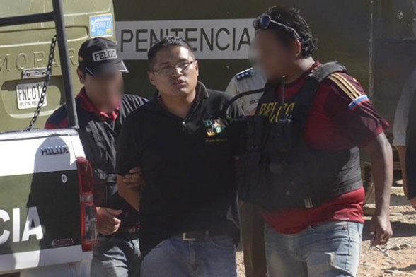 ENMANILLADO. As sali ayer de la crcel el director de Rgimen Penitenciario de Cochabamba.