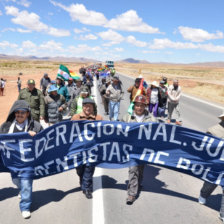 Marcha. La movilizacin de la Confederacin de Jubilados y Rentistas se encuentra en el municipio de Patacamaya.