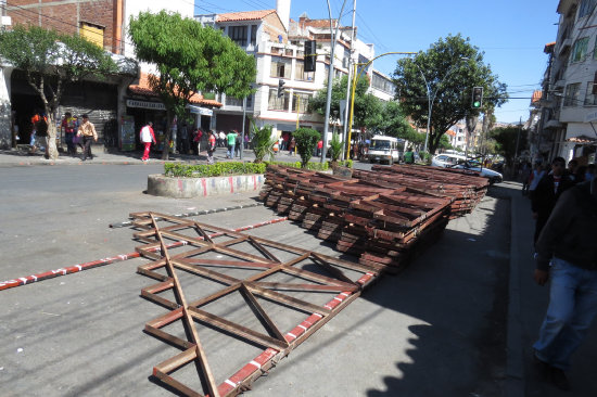 BLOQUEO. Impidi la circulacin vehicular.