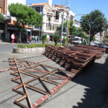 BLOQUEO. Impidi la circulacin vehicular.