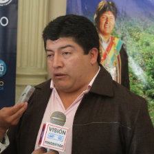 AUTORIDAD. Daniel Lpez, alcalde del municipio de Huacareta, en una entrevista en Sucre.