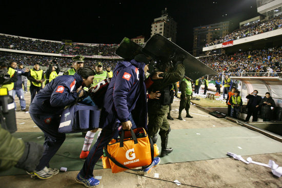 El castigo lleg por algunos hechos en la semifinal de la Libertadores.