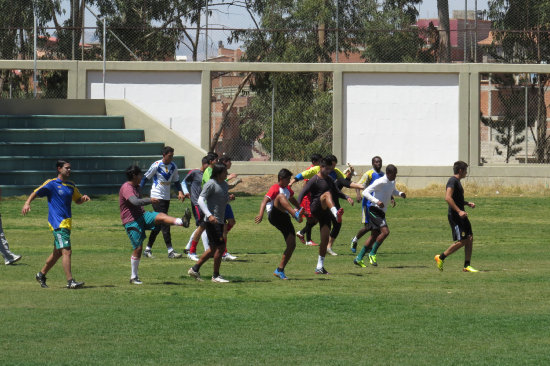 Los fabriles entrenaron ayer, en El Bosquecillo de Fancesa, pensando en su debut en el torneo local.