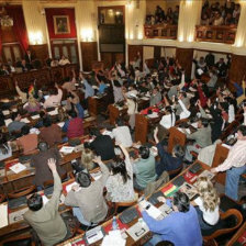 CUESTIONADA. La actuacin de los representantes nacionales en la Asamblea Lagislativo Plurinacional fue observada mediante un estudio.