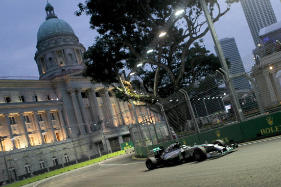 El piloto ingls Lewis Hamilton, de la escudera Mercedes, fue el ms rpido en las pruebas de clasificacin del circuito de Singapur.