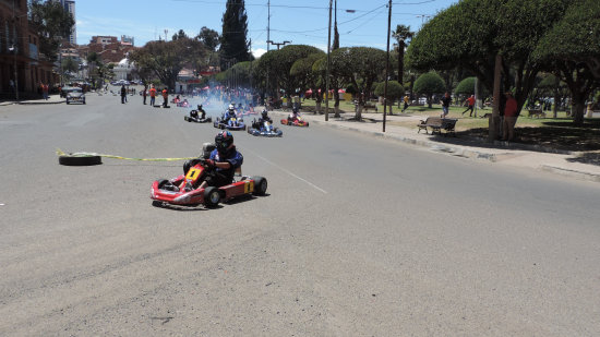 La carrera de ayer, en la ex estacin Aniceto Arce, cont con 14 pilotos.