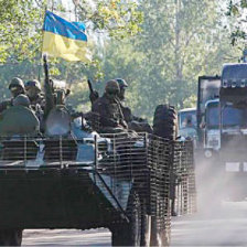 TENSIN. Tanques ucranianos recorren la ciudad de Slaviansk.