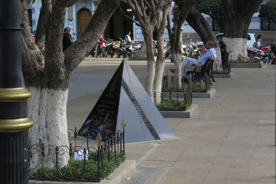 SE VA. Nuevamente se perder el mojn de plaza 25 de Mayo, esta vez por decisin del Concejo.