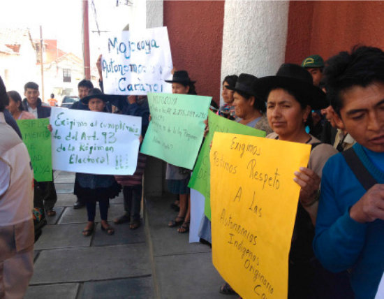 MANIFESTACIN. Mojocoya reclama su derecho a elegir de acuerdo con sus usos y costumbres.