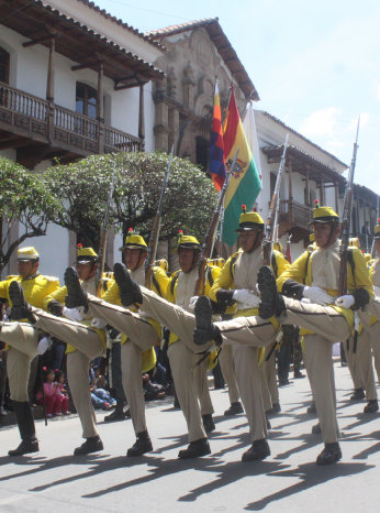 CELEBRACIN. Habr desfile en la plaza.