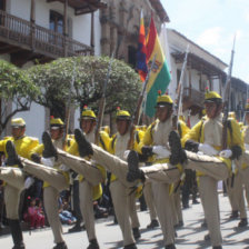 CELEBRACIN. Habr desfile en la plaza.